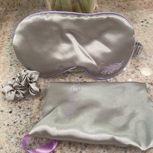 New Bloomingdales Sleep Set
